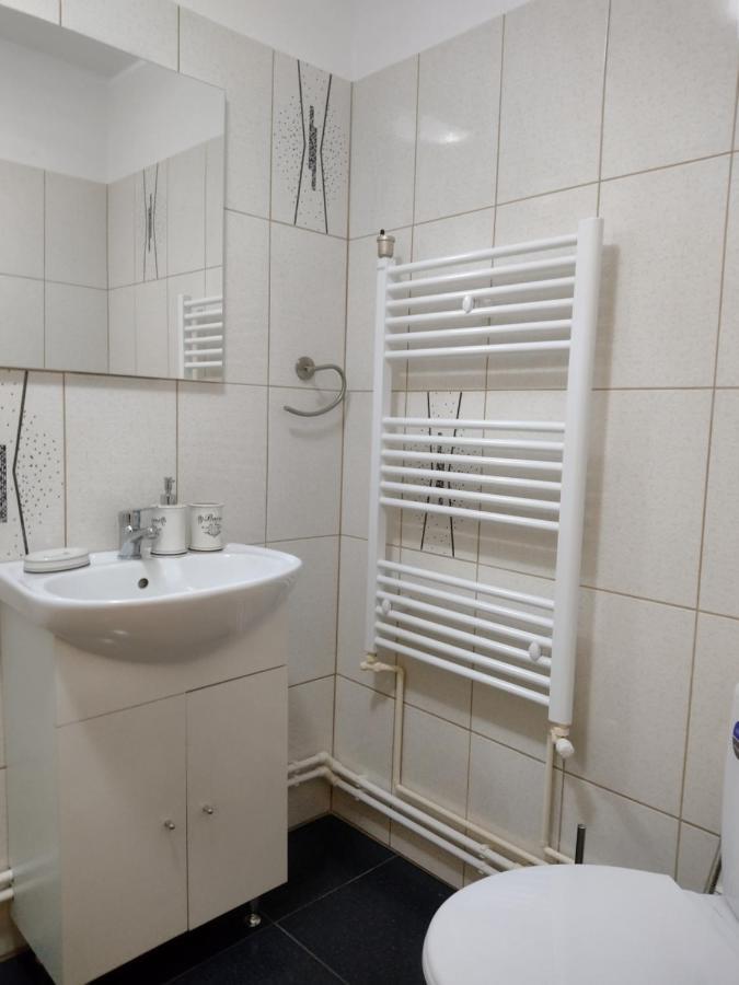 Casa Radu Leilighet Novaci-Străini Eksteriør bilde