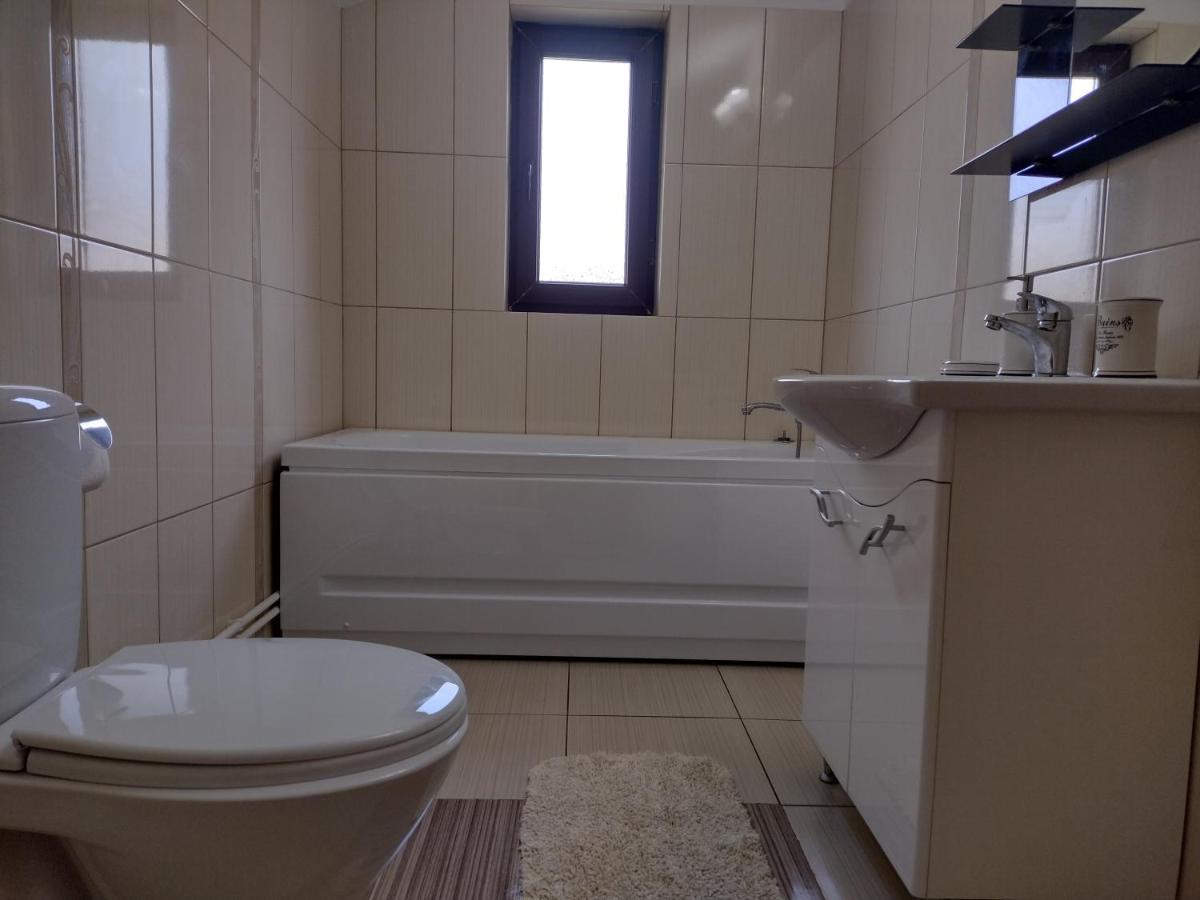 Casa Radu Leilighet Novaci-Străini Eksteriør bilde