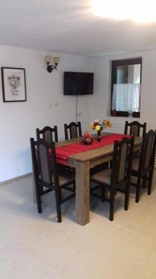 Casa Radu Leilighet Novaci-Străini Eksteriør bilde