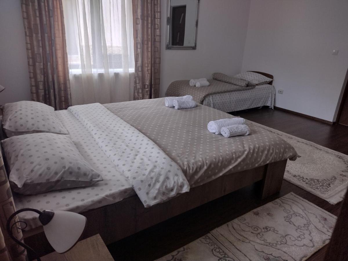 Casa Radu Leilighet Novaci-Străini Eksteriør bilde