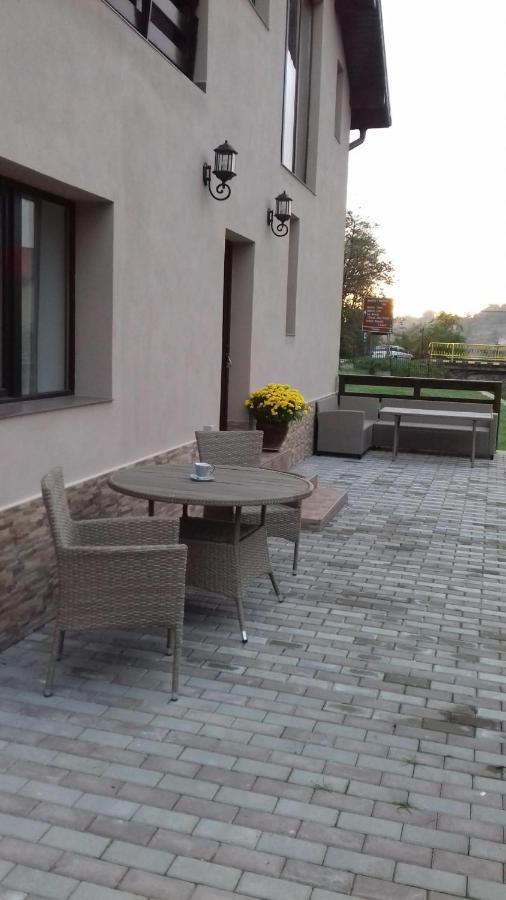 Casa Radu Leilighet Novaci-Străini Eksteriør bilde