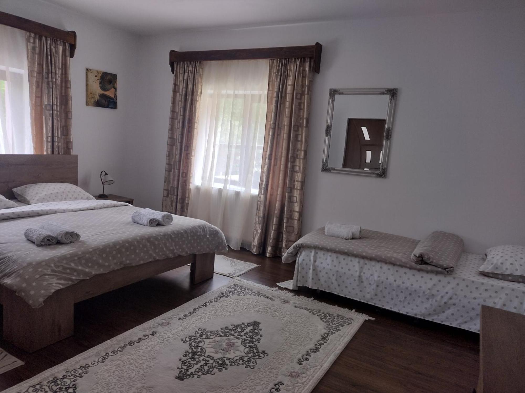 Casa Radu Leilighet Novaci-Străini Rom bilde